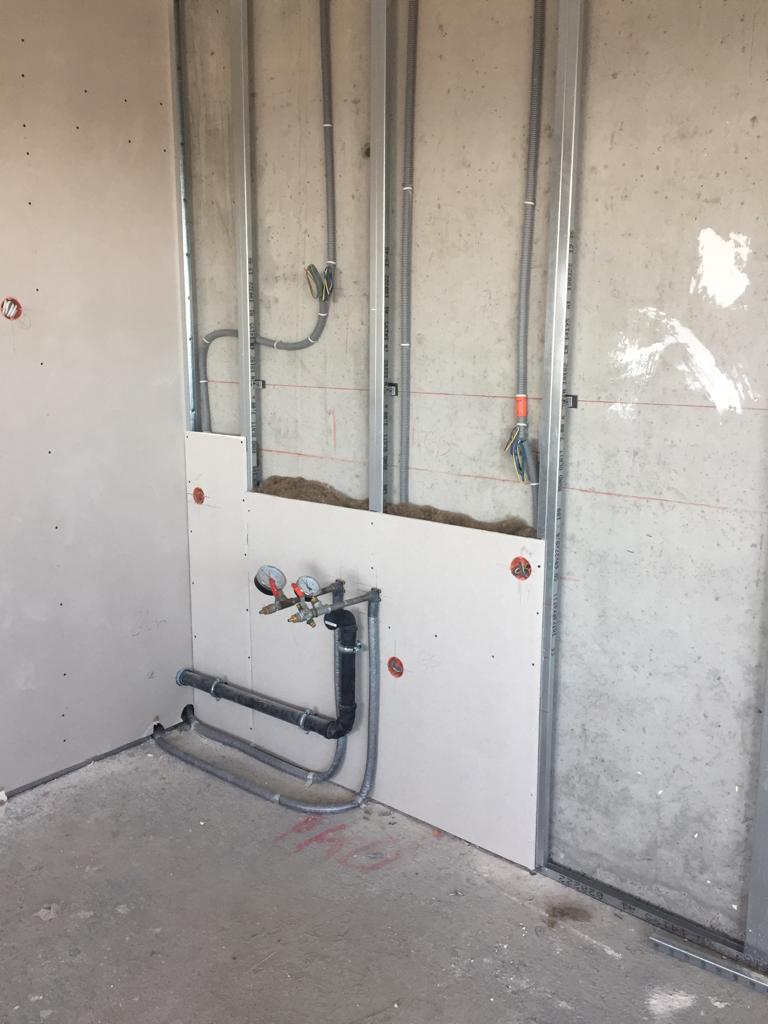 Fårullsisolering bland elkablar - ekologisk isolering från Byeco